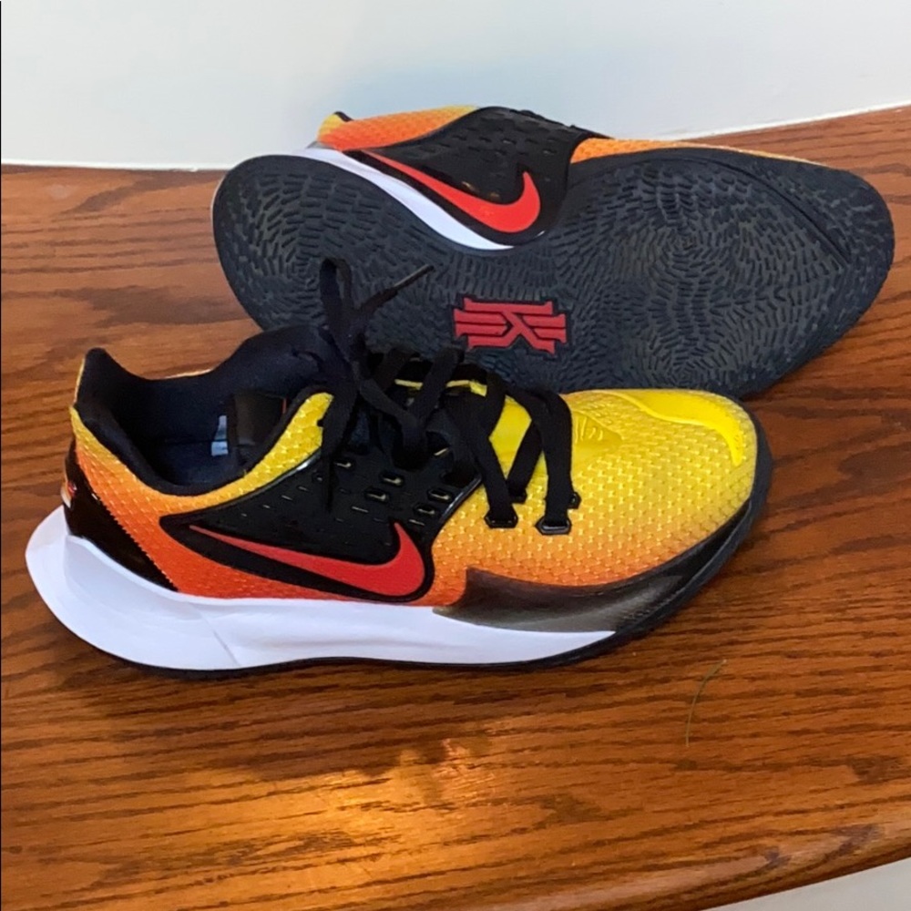 Nike Kyrie 2 Low Sunset size 8